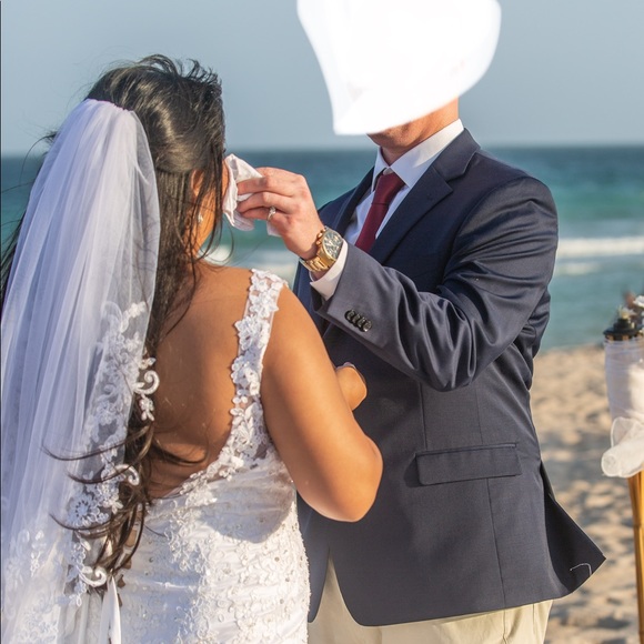 Beautiful wedding dress. size 14-18 - Picture 12 of 13